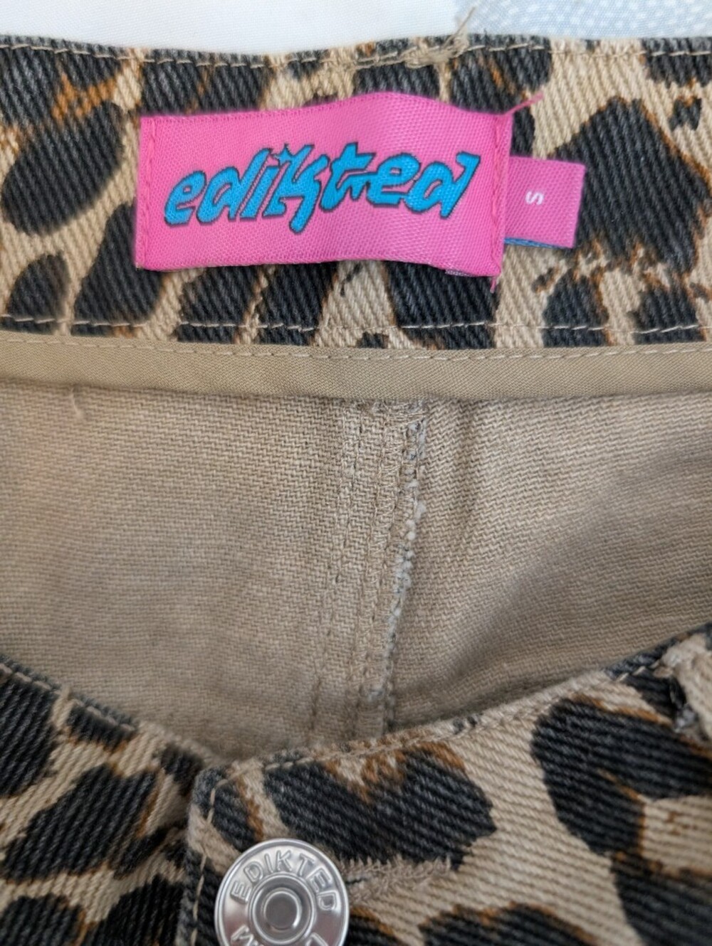 Edikted Womens Small Leopard Printed Low Rise Baggy Jeans 100% Cotton Chic Y2K - Picture 7 of 8